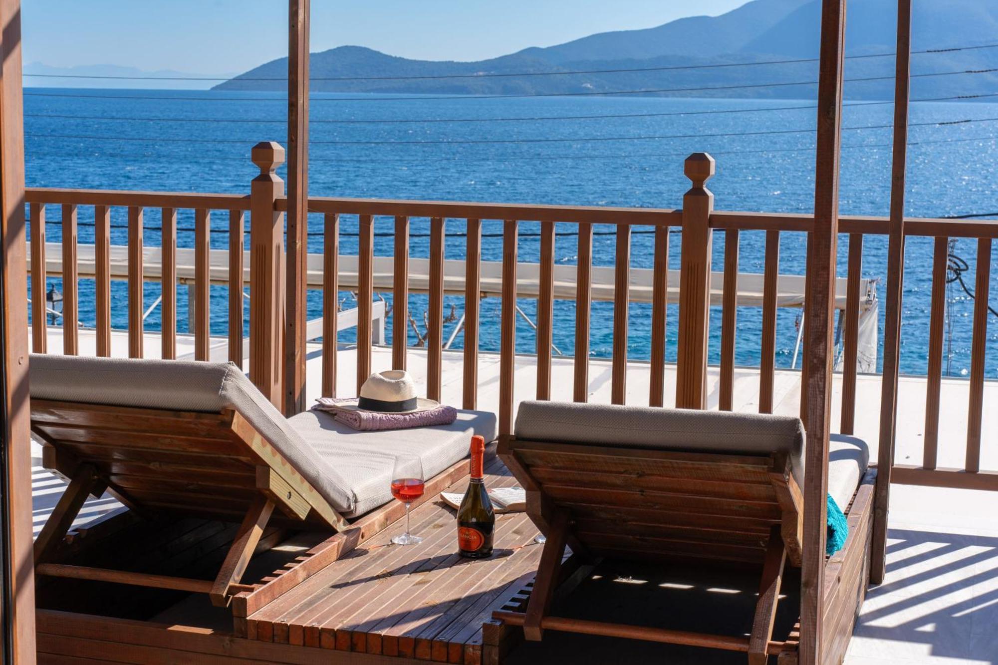 Sea Rock Apartment Agia Efimia Екстериор снимка