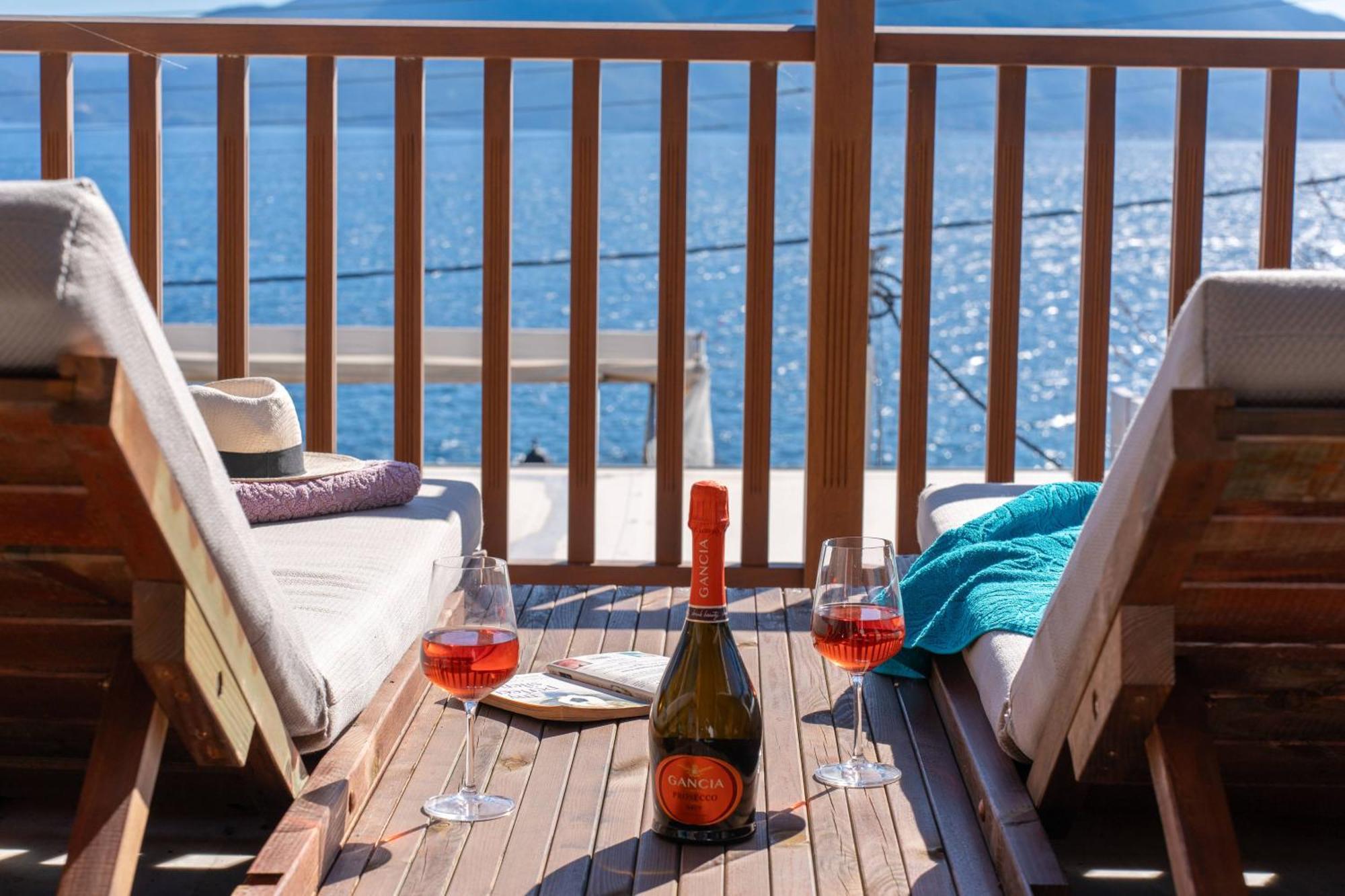 Sea Rock Apartment Agia Efimia Екстериор снимка